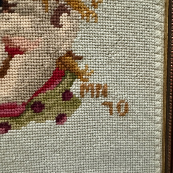 Two well-framed needlepoint clown pictures in gold frames - Picture 3 of 8